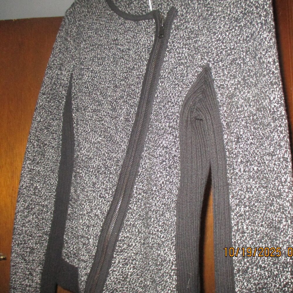 ann taylor loft black and white long sleeve sweater small